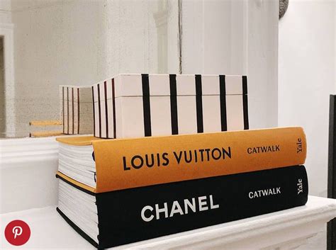 louis vuitton boeken|louis vuitton coffee table books.